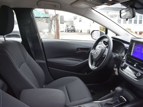 Used 2025 Toyota Corolla LE image 20