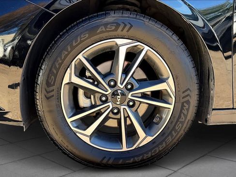 Certified 2024 Kia Forte LXS image 9