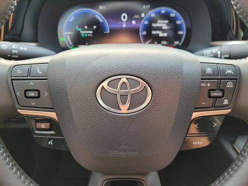 Used 2023 Toyota Crown Limited image 35