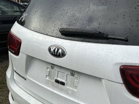 Used 2019 Kia Sorento LX image 9