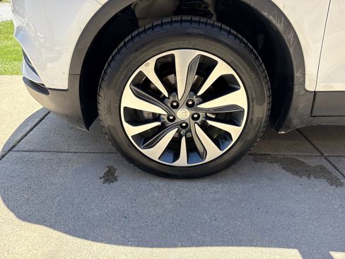 Used 2021 Buick Encore Preferred AWD/4WD image 11