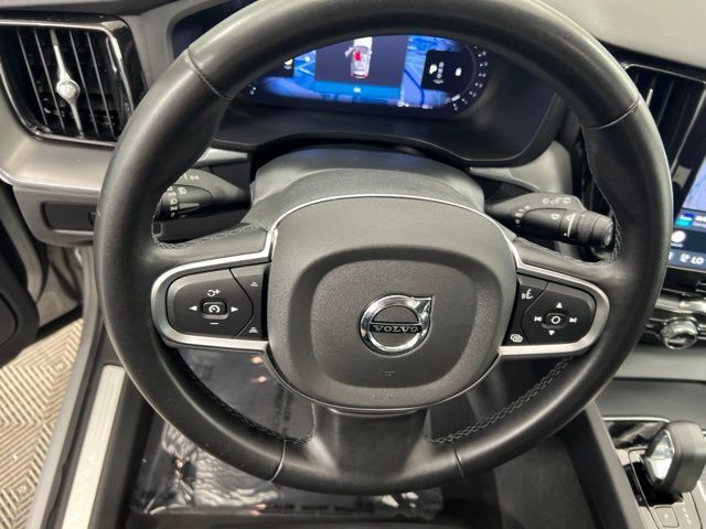 Certified 2025 Volvo XC60 B5 Core AWD/4WD image 19