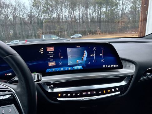 Used 2024 Cadillac Lyriq Luxury image 25