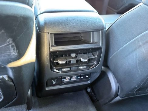 Used 2024 Jeep Grand Cherokee Limited image 12