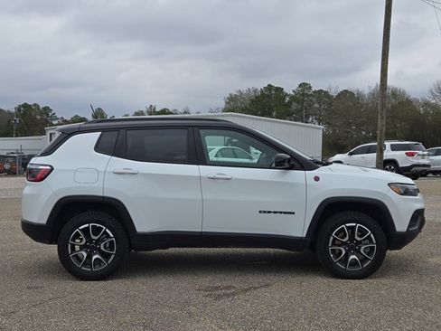 Used 2025 Jeep Compass Trailhawk w/ Trailer Tow Group image 5