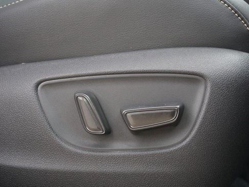 Used 2026 Toyota Sienna Limited FWD image 35