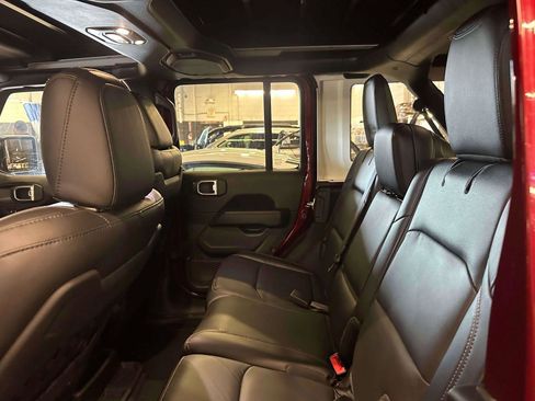 Used 2021 Jeep Wrangler Unlimited Rubicon w/ Trailer Tow Package image 9