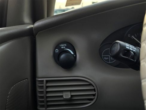 Used 2003 Buick Century Custom image 29