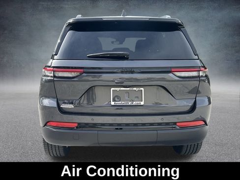 Certified 2024 Jeep Grand Cherokee Altitude image 8