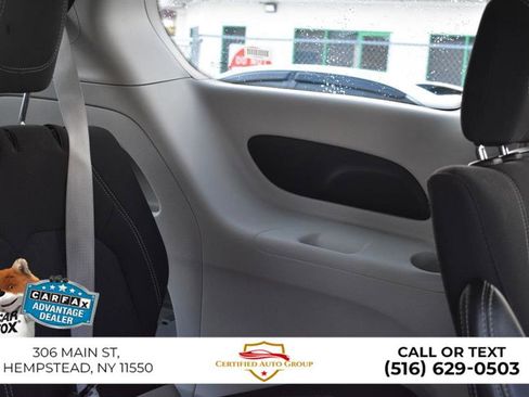 Used 2024 Chrysler Voyager LX image 33
