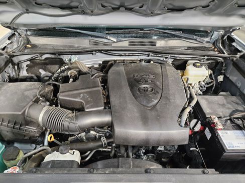 Used 2021 Toyota Tacoma TRD Off-Road AWD/4WD image 19