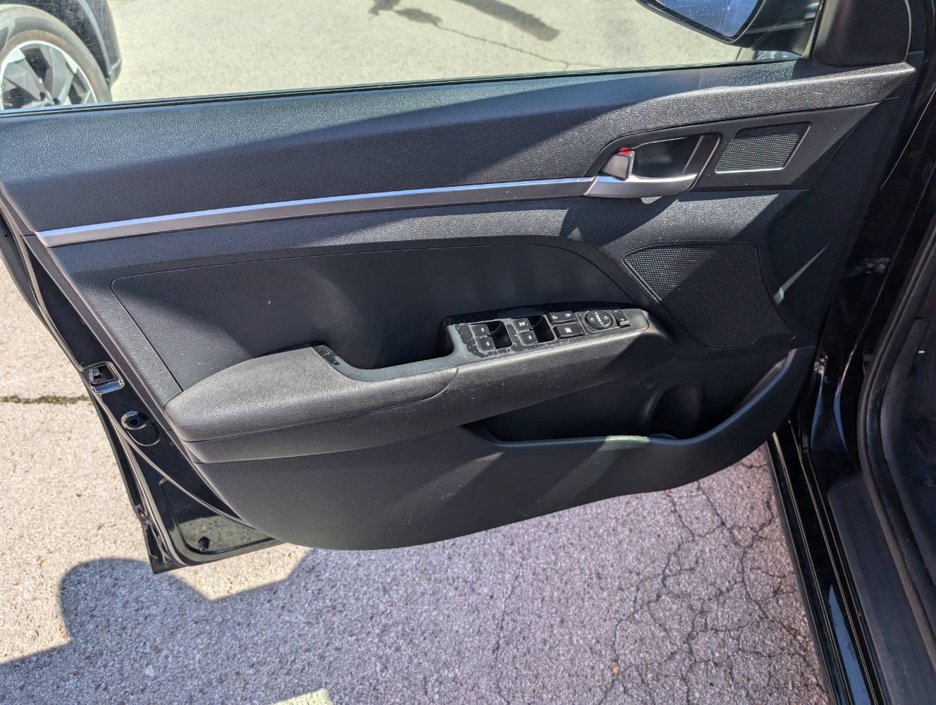 Used 2019 Hyundai Elantra SE w/ Cargo Package FWD image 11