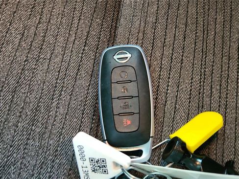 Certified 2023 Nissan Rogue SV image 27