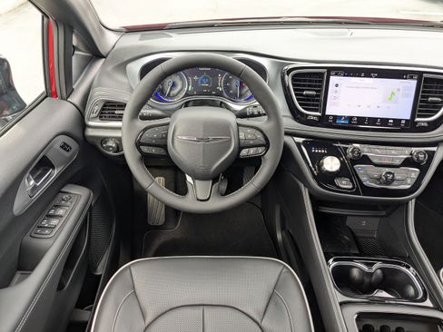 New 2026 Chrysler Pacifica Limited w/ S Appearance Package image 15