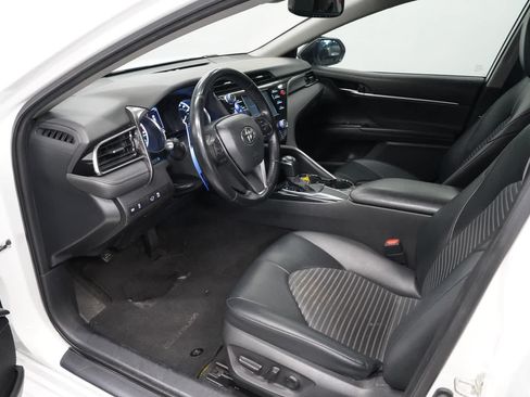 Used 2020 Toyota Camry SE w/ Convenience Package FWD image 17