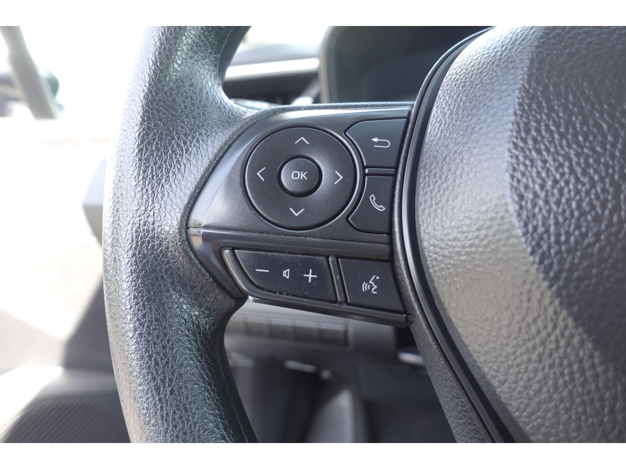 Used 2025 Toyota Corolla LE FWD image 14