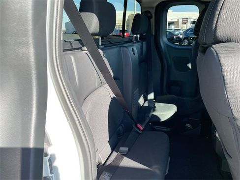 Used 2024 Nissan Frontier SV w/ SV Convenience Package image 15