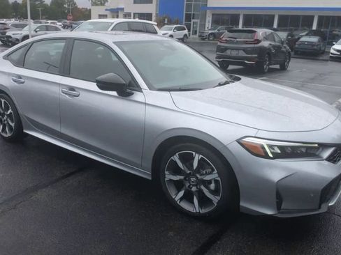 Used 2025 Honda Civic Sport Touring image 2