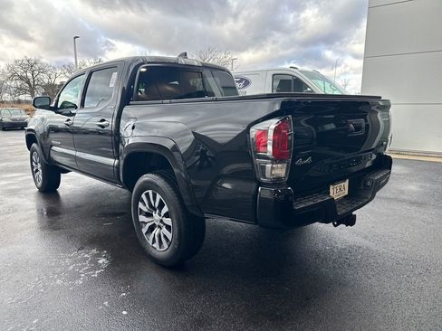 Used 2022 Toyota Tacoma Limited image 3