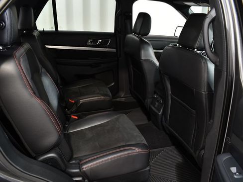Used 2019 Ford Explorer XLT w/ Equipment Group 202A AWD/4WD image 19