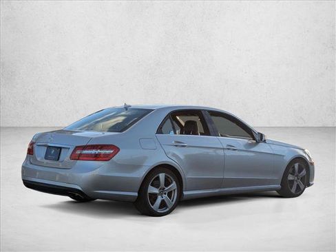 Used 2010 Mercedes-Benz E 350 Sedan image 3