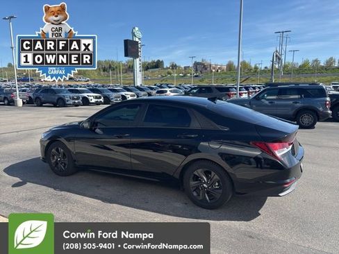 Used 2022 Hyundai Elantra SEL w/ Convenience Package image 3