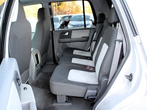 Used 2005 Ford Expedition XLT image 20