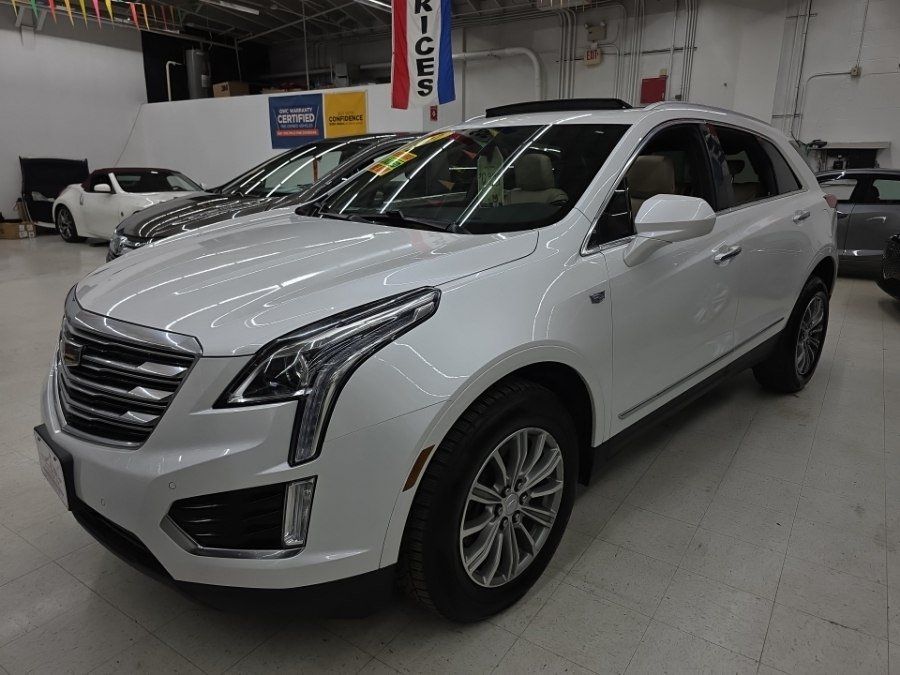 Used 2017 Cadillac XT5 Luxury w/ Driver Awareness Package AWD/4WD image 3