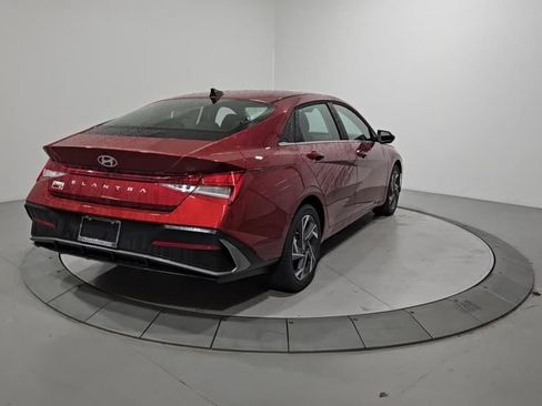 Used 2025 Hyundai Elantra SEL image 5
