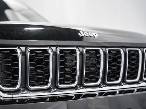 New 2025 Jeep Grand Cherokee Laredo X w/ Luxury Tech Group I image 12