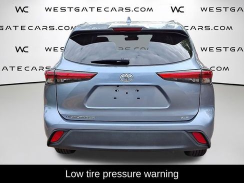 Used 2023 Toyota Highlander XLE image 7