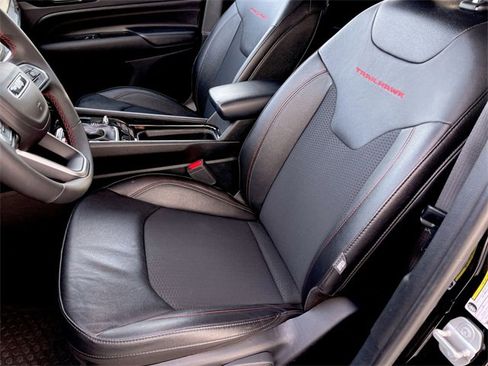 Used 2024 Jeep Compass Trailhawk image 11