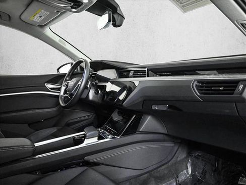 Used 2024 Audi Q8 e-tron Premium Plus w/ Premium Plus Package AWD/4WD image 23