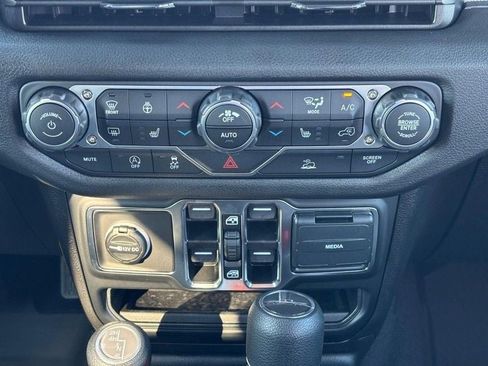 New 2025 Jeep Gladiator Sport image 9