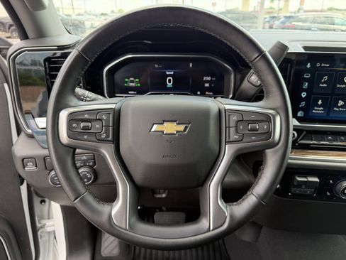 Used 2025 Chevrolet Silverado 1500 LT image 16