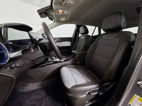 Used 2025 Chevrolet Trax LT w/ Driver Confidence Package FWD image 21