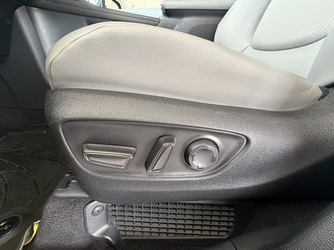 Used 2025 Toyota Sienna XLE w/ XLE Plus Package AWD/4WD image 14