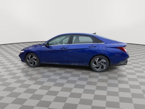 Used 2024 Hyundai Elantra SEL w/ Convenience Package FWD image 5