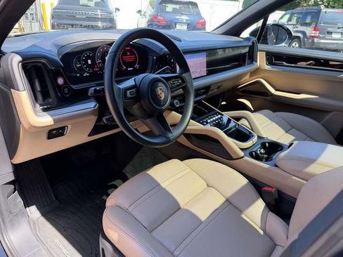Used 2024 Porsche Cayenne AWD/4WD image 14