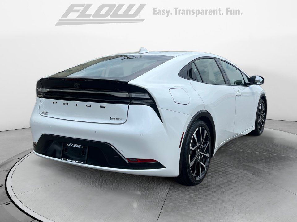 Used 2025 Toyota Prius Plug-In Hybrid FWD image 9