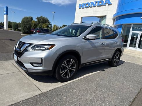 Used 2017 Nissan Rogue SL w/ SL Premium Package AWD/4WD image 12