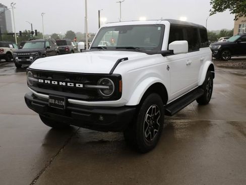 Used 2025 Ford Bronco Outer Banks AWD/4WD image 3