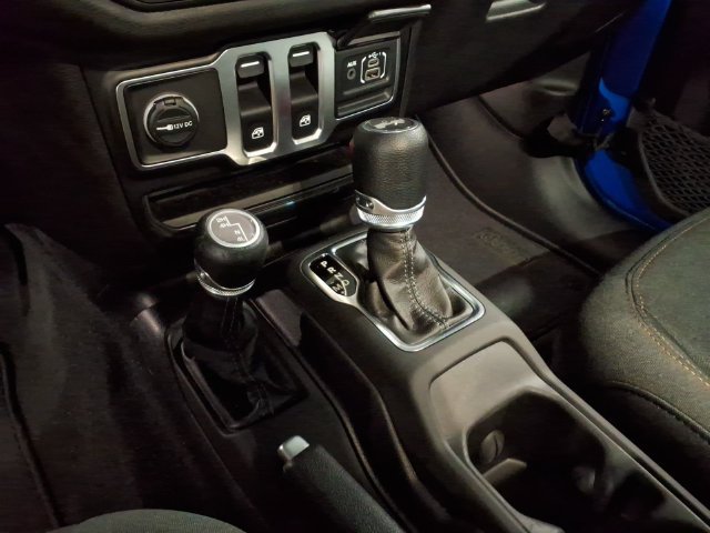 Used 2025 Jeep Wrangler Sport AWD/4WD image 16