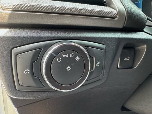 Used 2018 Ford Fusion SE w/ Fusion SE Technology Package FWD image 22