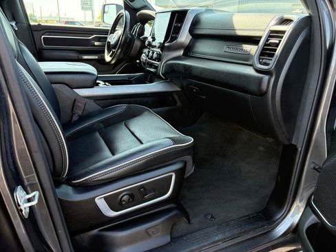 Used 2024 RAM 1500 Laramie AWD/4WD image 10