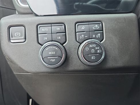 Certified 2024 Chevrolet Silverado 2500 LTZ w/ LTZ Convenience Package image 25