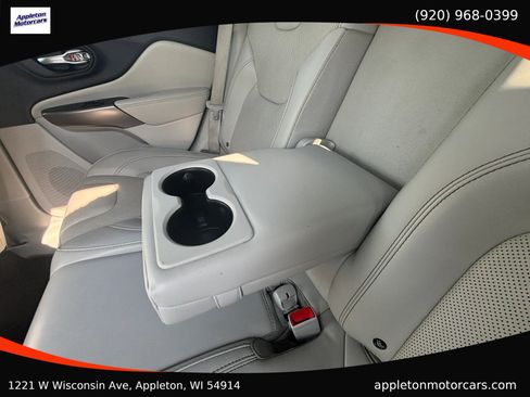 Used 2019 Jeep Cherokee Limited w/ Technology Group AWD/4WD image 31
