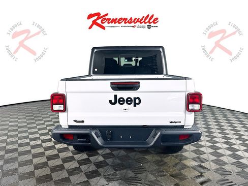 New 2025 Jeep Gladiator Sport image 6