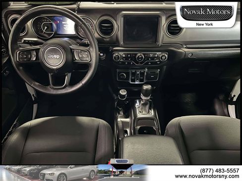 Used 2021 Jeep Gladiator Willys image 14