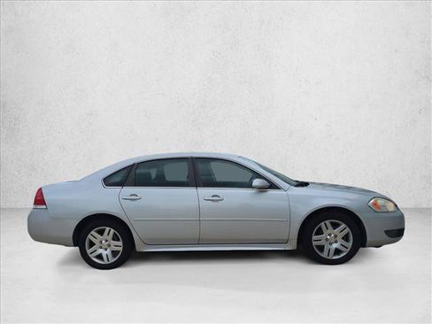 Used 2011 Chevrolet Impala LT FWD image 4